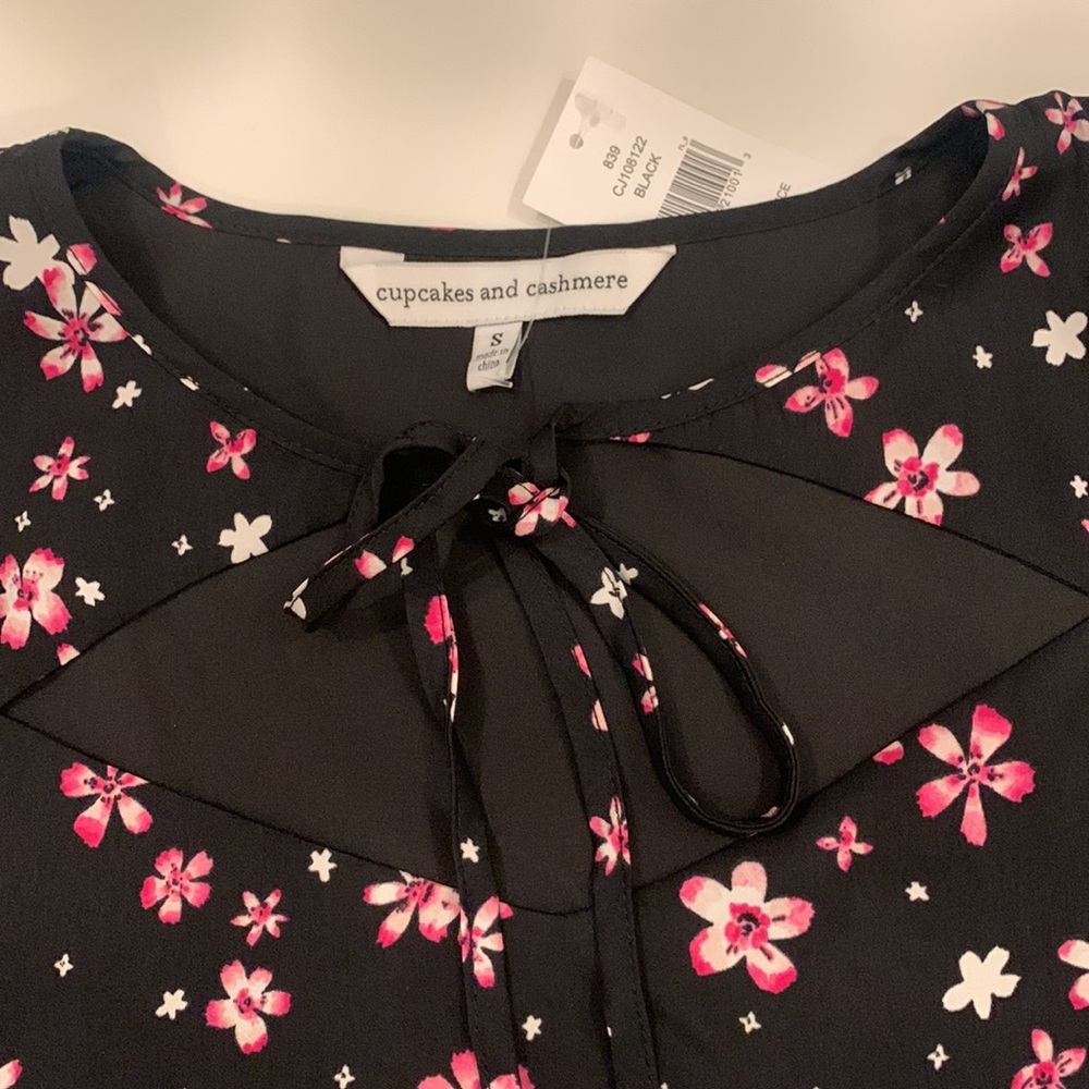 Cupcakes and Cashmere: New With Tags Ladies Dress Size Small - Picture 6 of 12